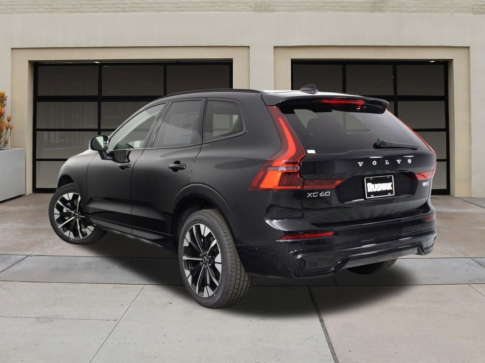 2026 Volvo XC60 B5 Plus photo 2