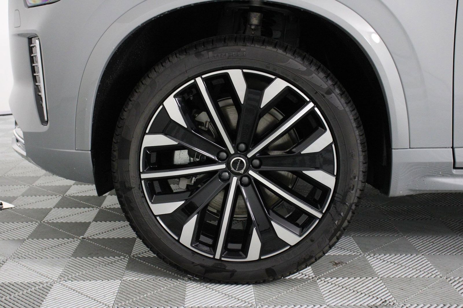 2025 Volvo XC90 Core - Photo 13