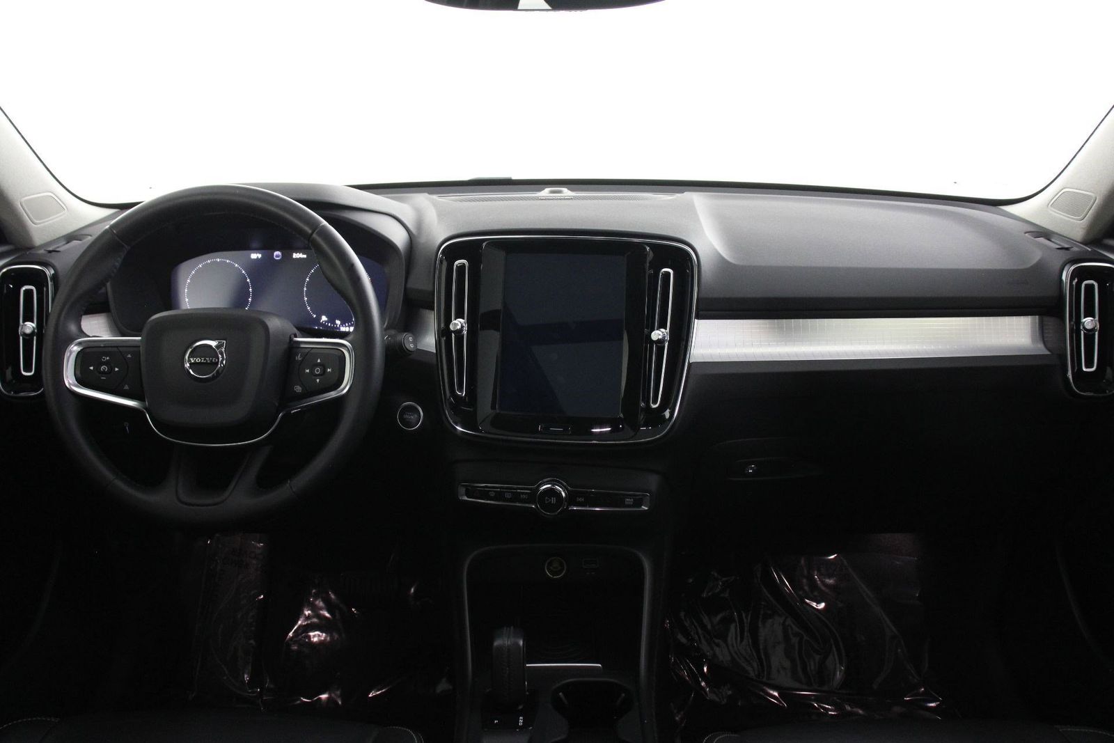 2019 Volvo XC40 Momentum photo 6