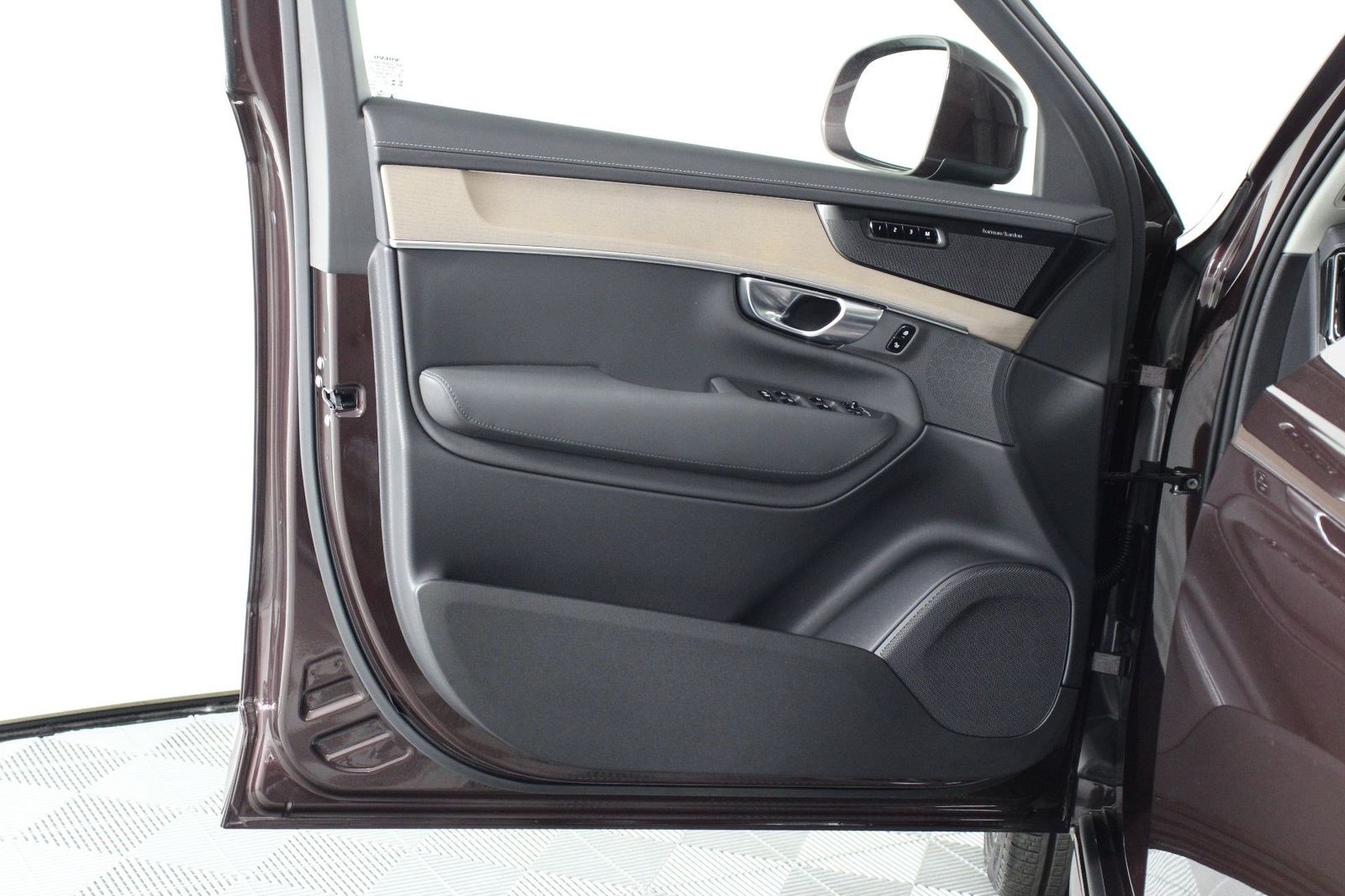 2026 Volvo XC90 Plus - Photo 17