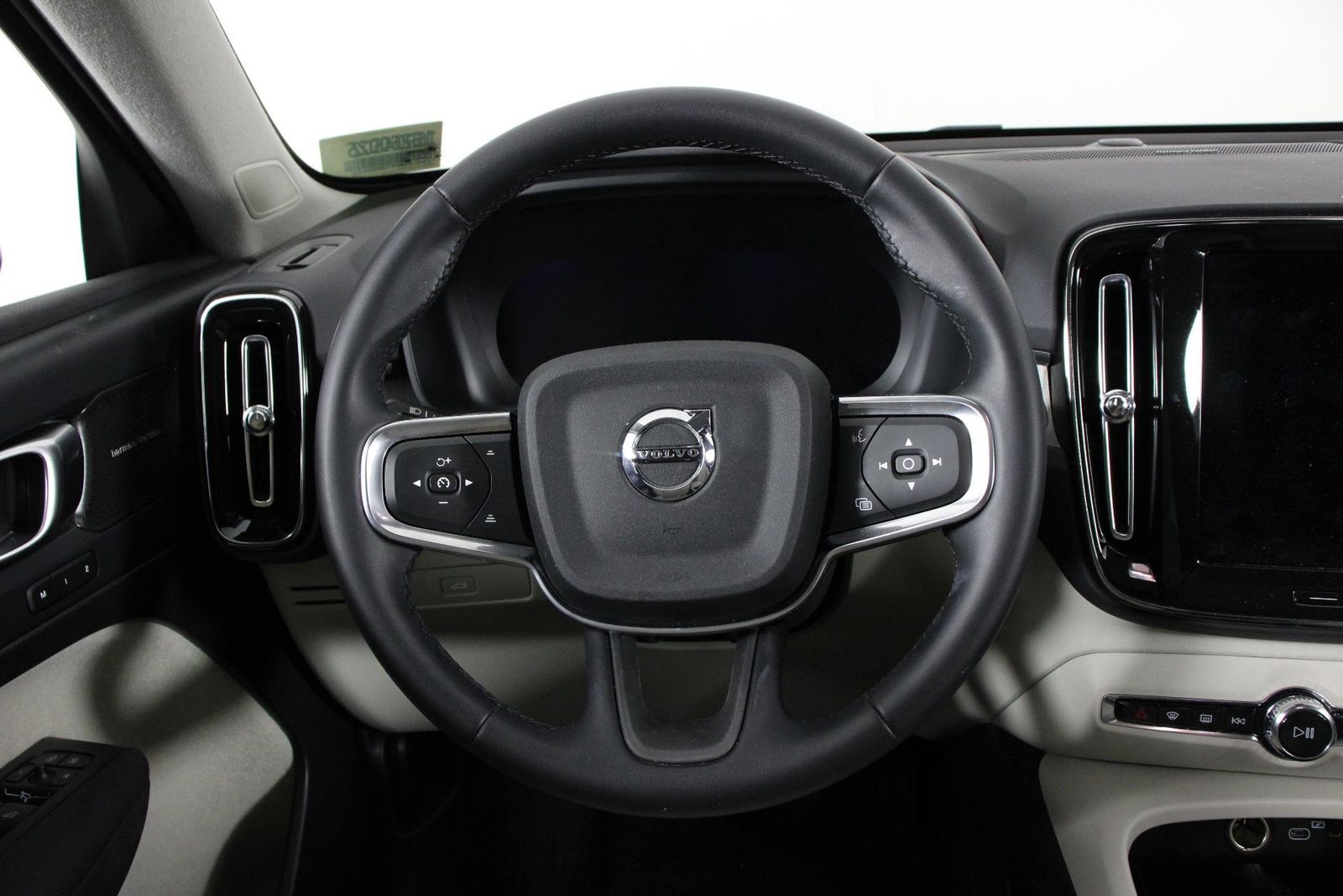 2026 Volvo XC40 B5 Ultra photo 3