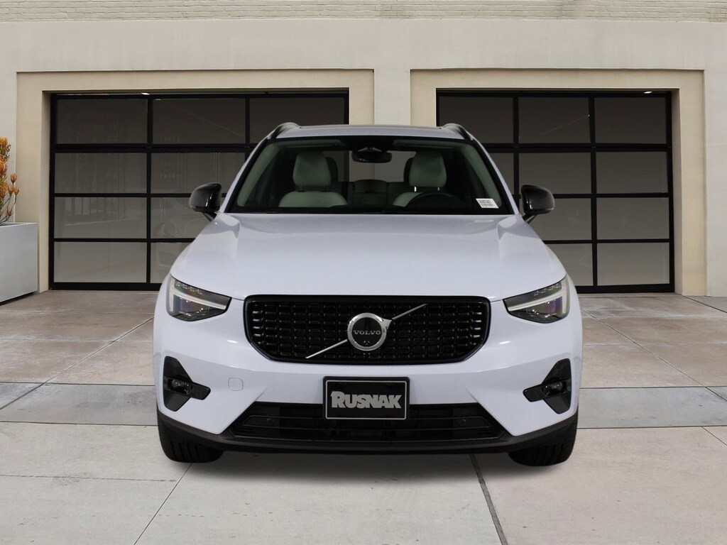 New 2026 Volvo XC40 B5 Plus SUV