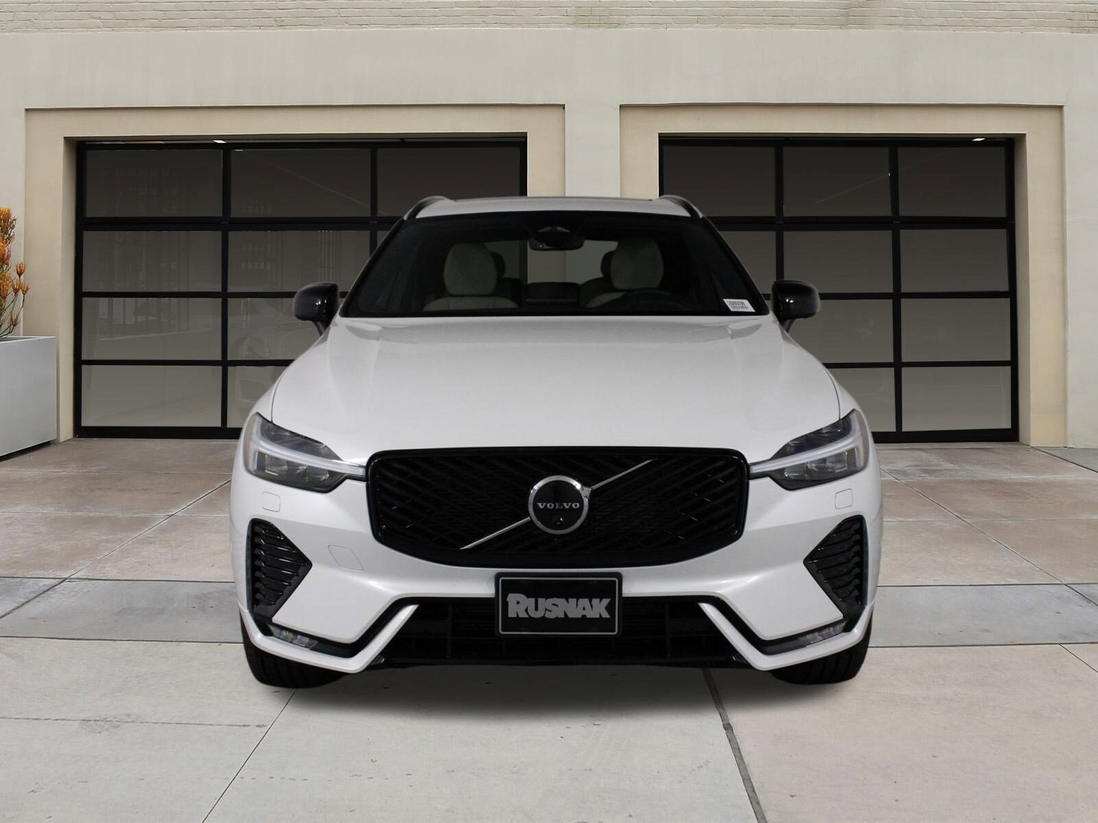 2026 Volvo XC60 B5 Plus photo 2