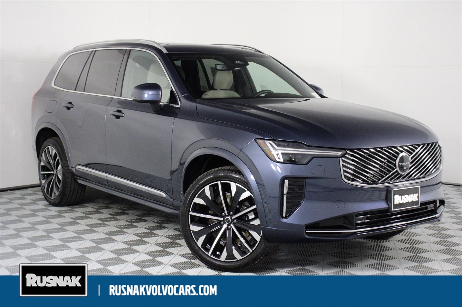 2026 Volvo XC90 Plus's photo