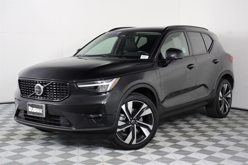 Certified 2025 Volvo XC40 B5 Plus Dark Theme SUV