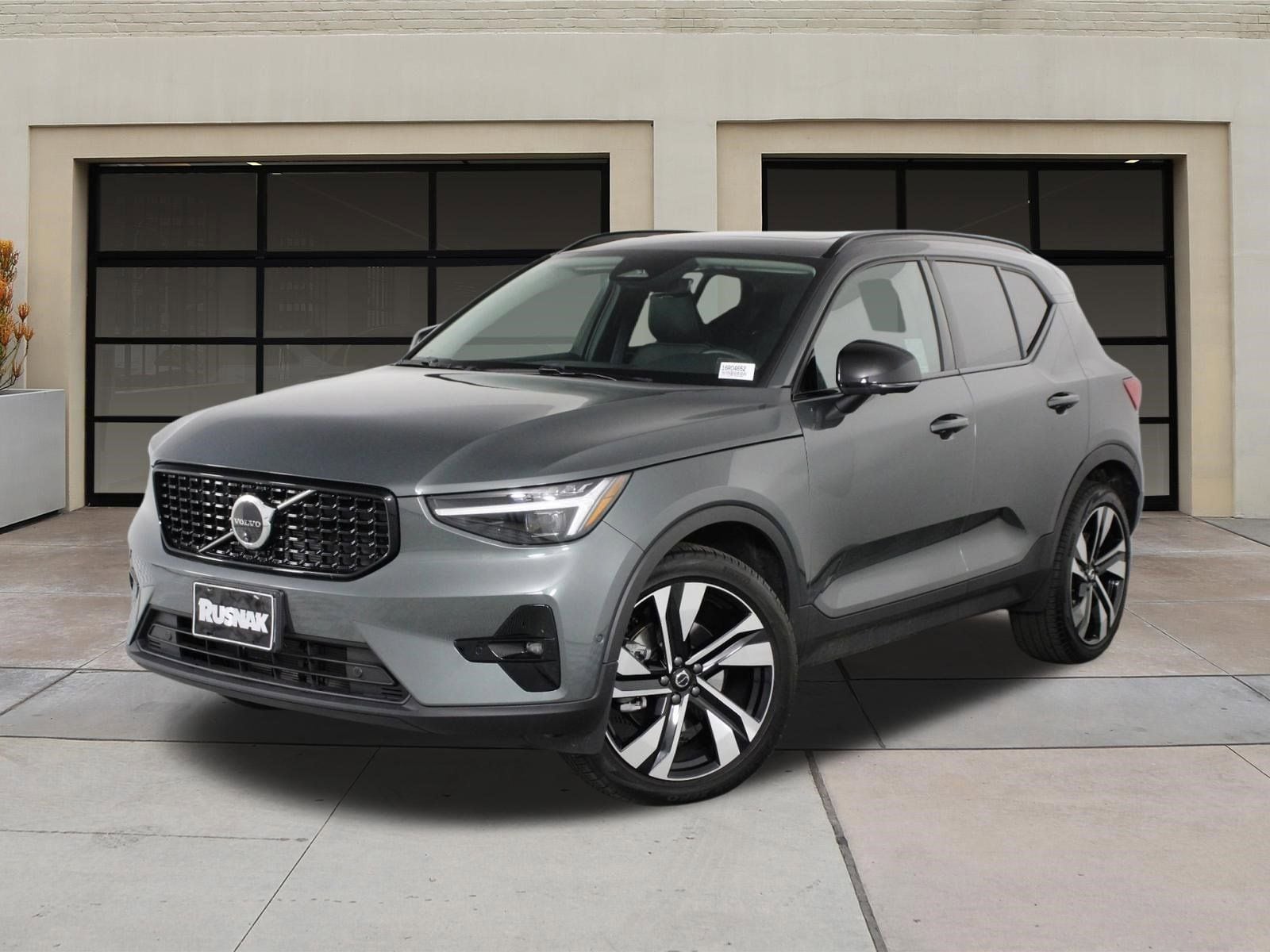 2026 Volvo XC40 B5 Ultra photo 2