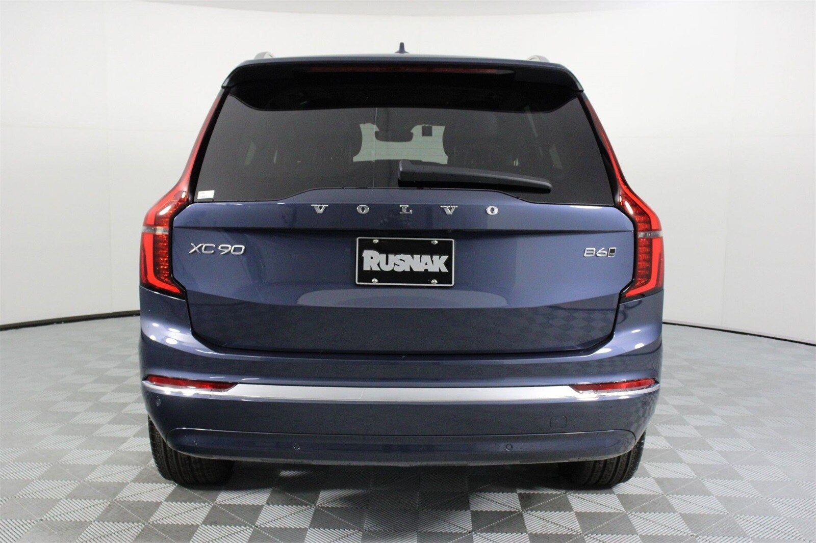 2025 Volvo XC90 Core photo 4