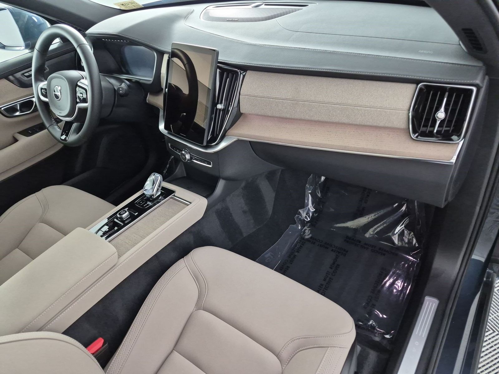 2026 Volvo XC90 Plus - Photo 21
