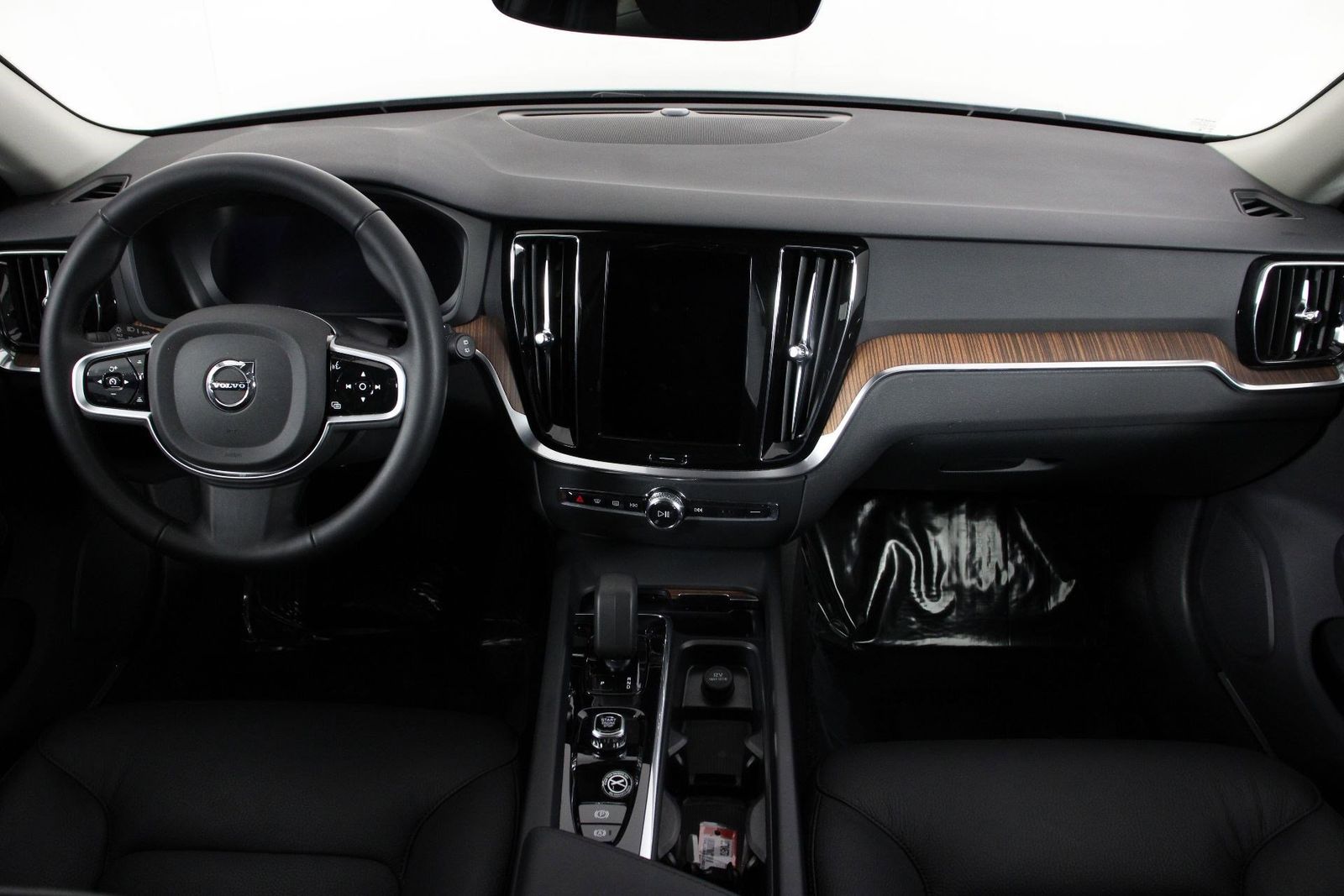 2025 Volvo V60 Cross Country B5 Plus photo 6