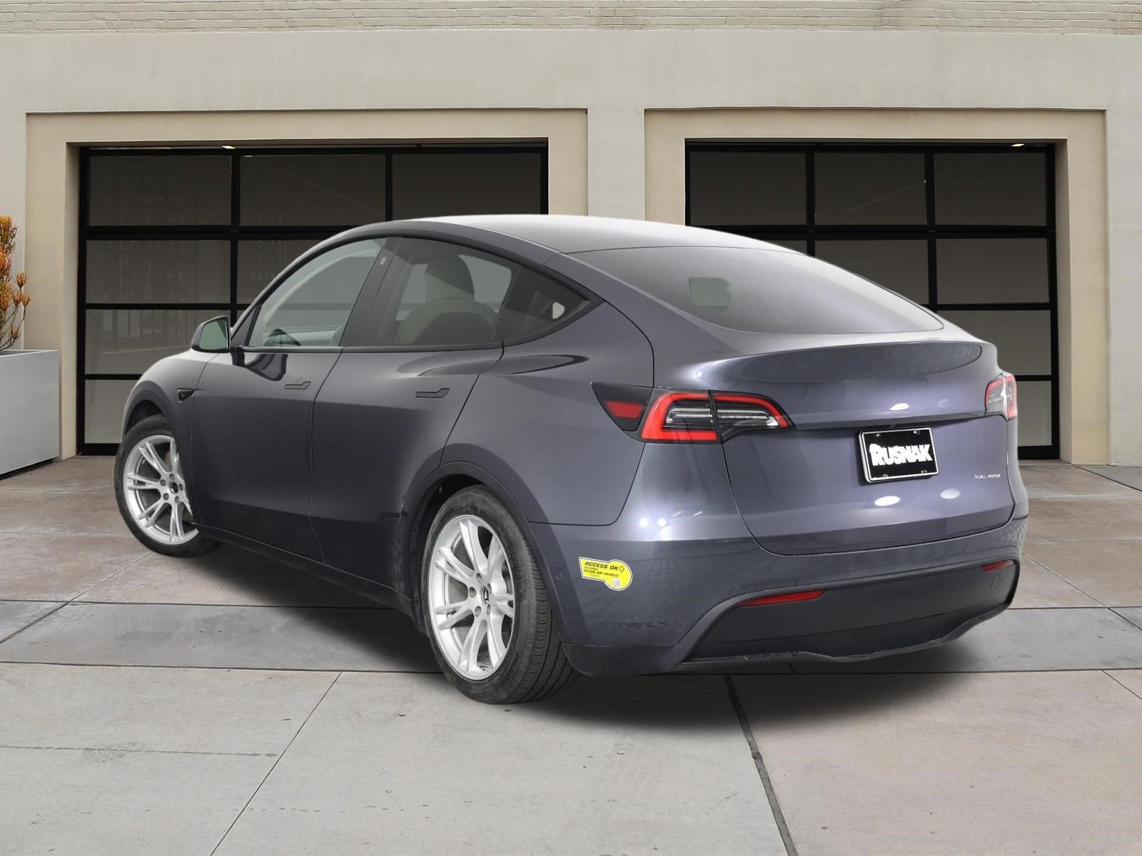 Used 2021 Tesla Model Y Long Range with VIN 5YJYGDEEXMF093255 for sale in Pasadena, CA