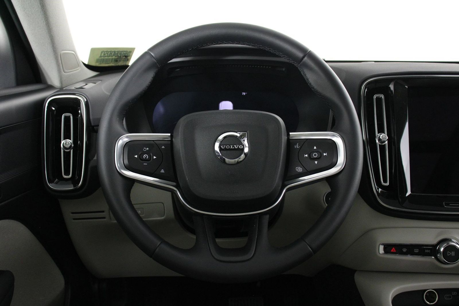 2026 Volvo XC40 B5 Plus photo 3