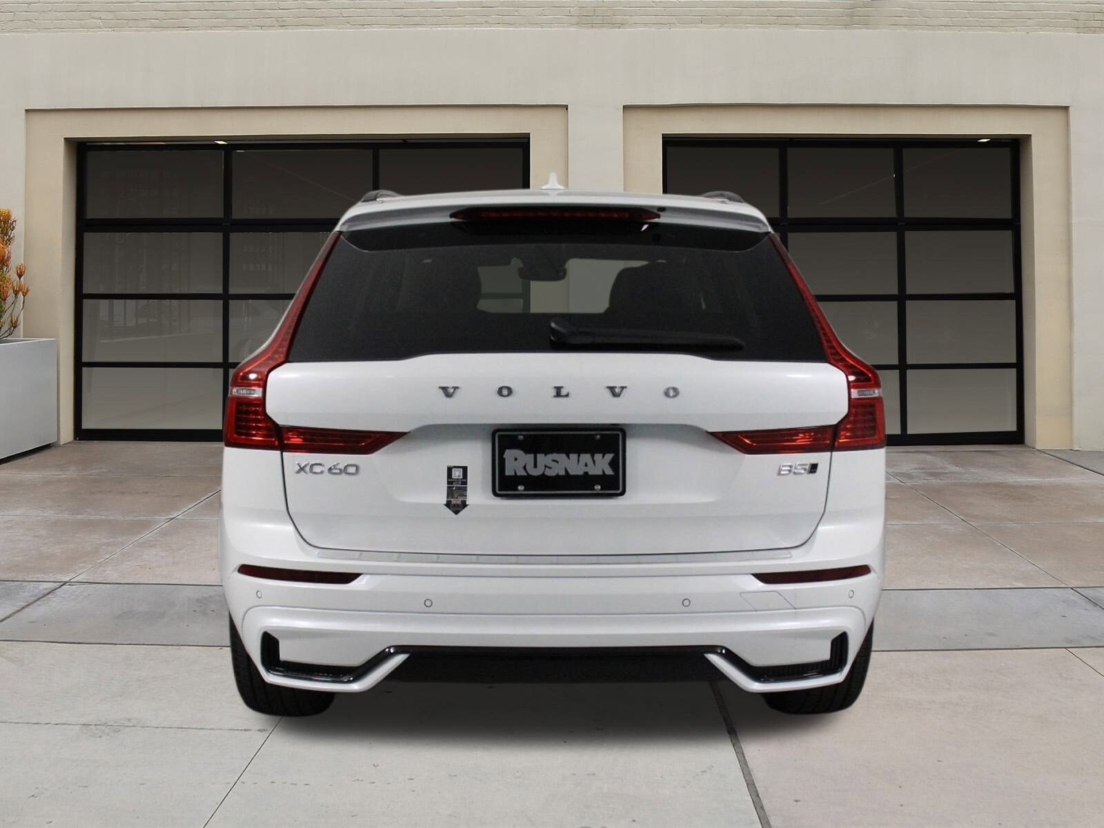 2025 Volvo XC60 B5 photo 4