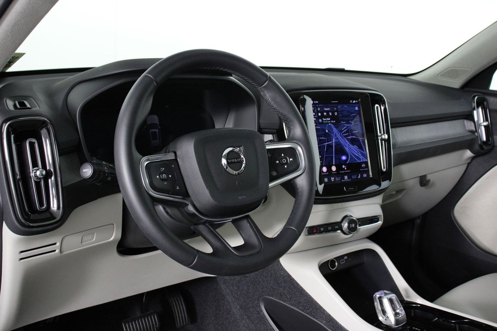 2026 Volvo XC40 Plus - Photo 14
