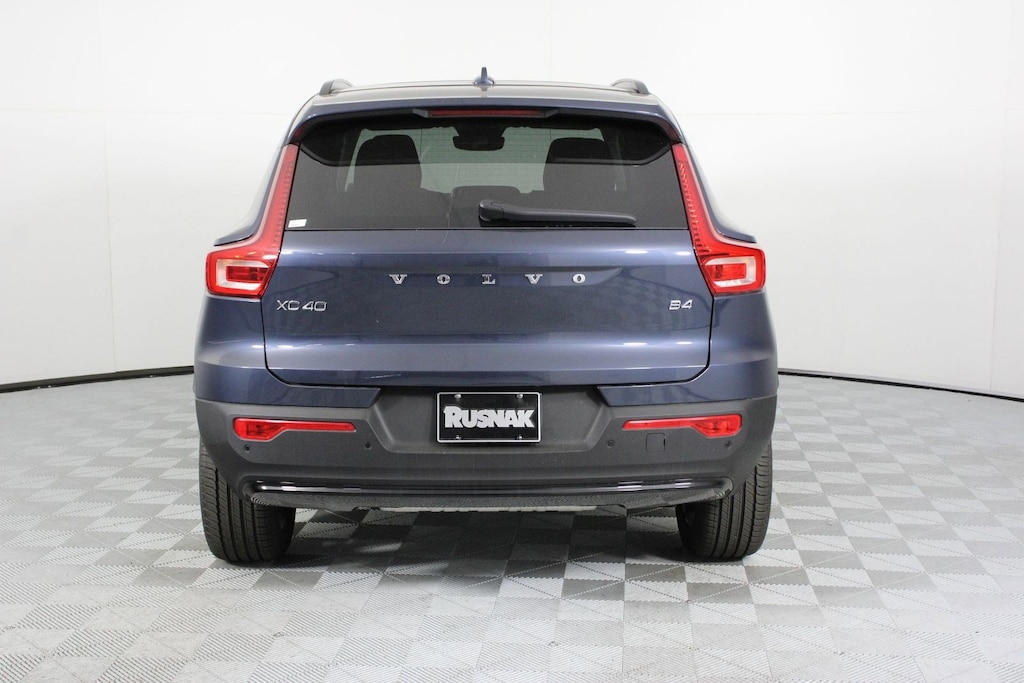 New 2026 Volvo XC40 B4 Core SUV