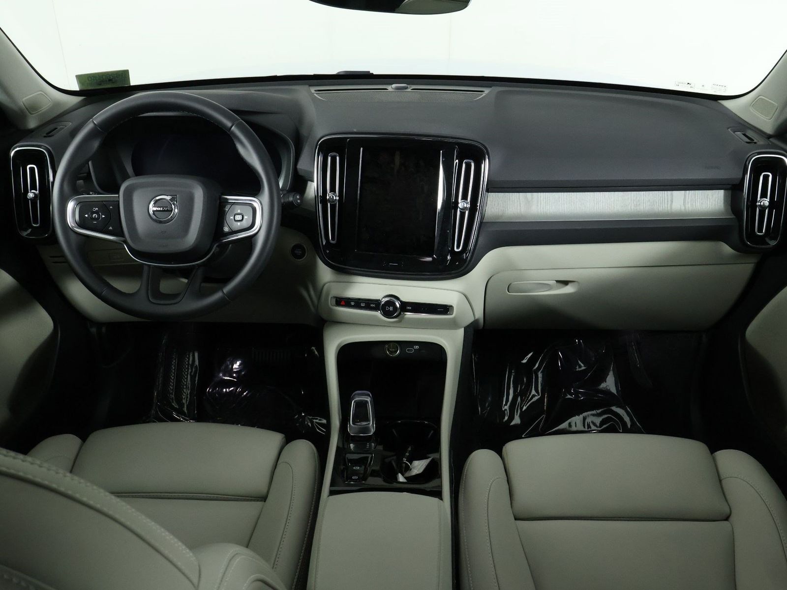 2026 Volvo XC40 Plus - Photo 7
