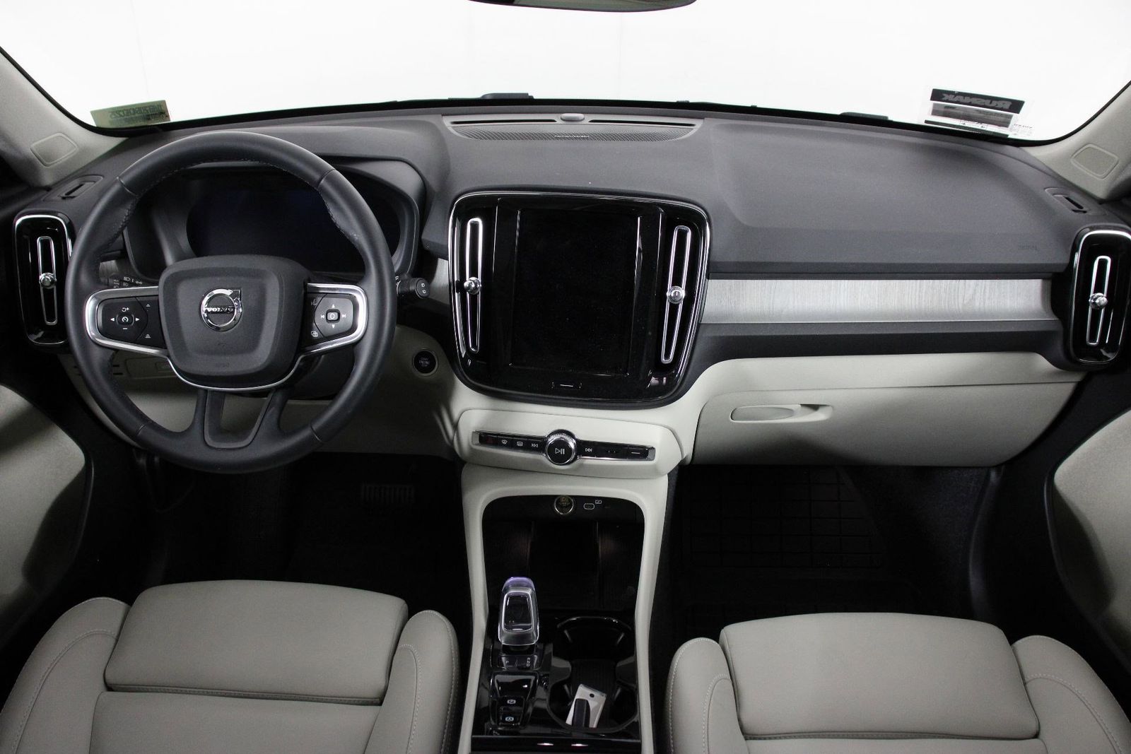 2026 Volvo XC40 B5 Ultra photo 6