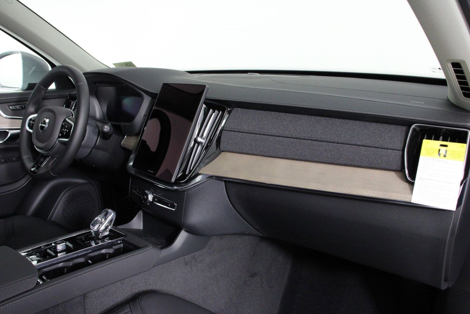 2025 Volvo XC90 Core - Photo 9