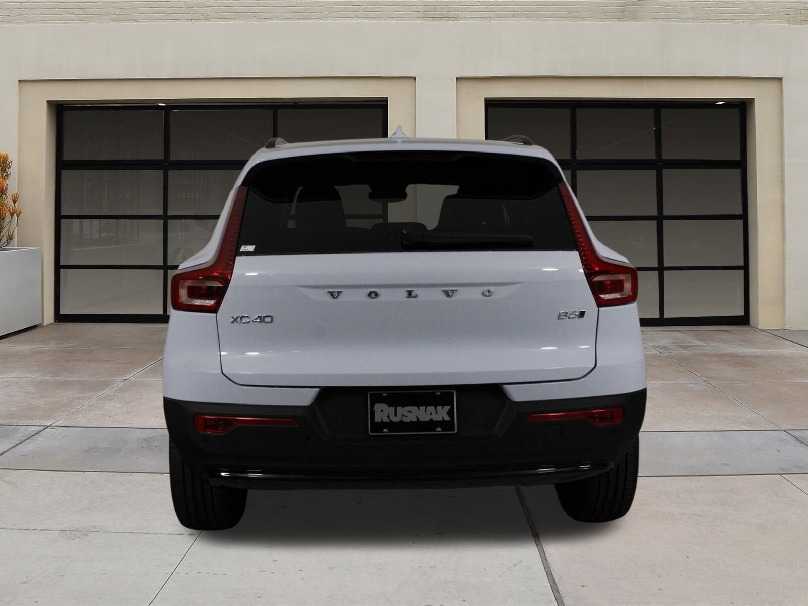 2026 Volvo XC40 Plus photo 3