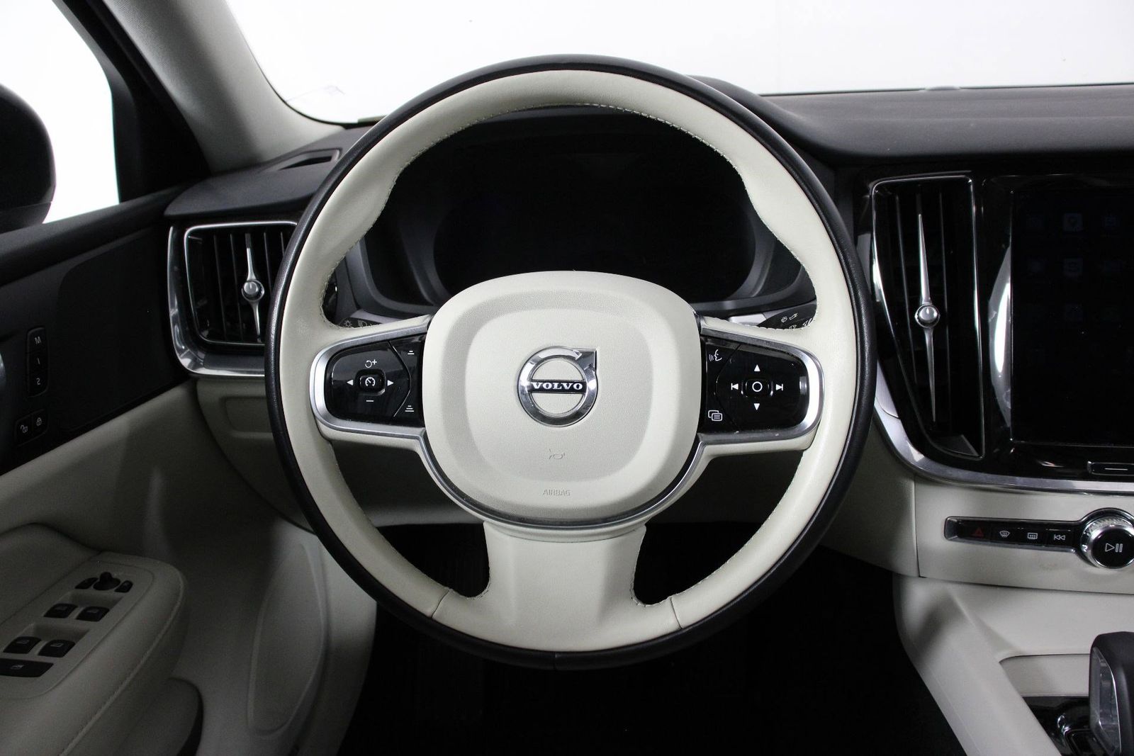 2025 Volvo S60 B5 Core photo 3