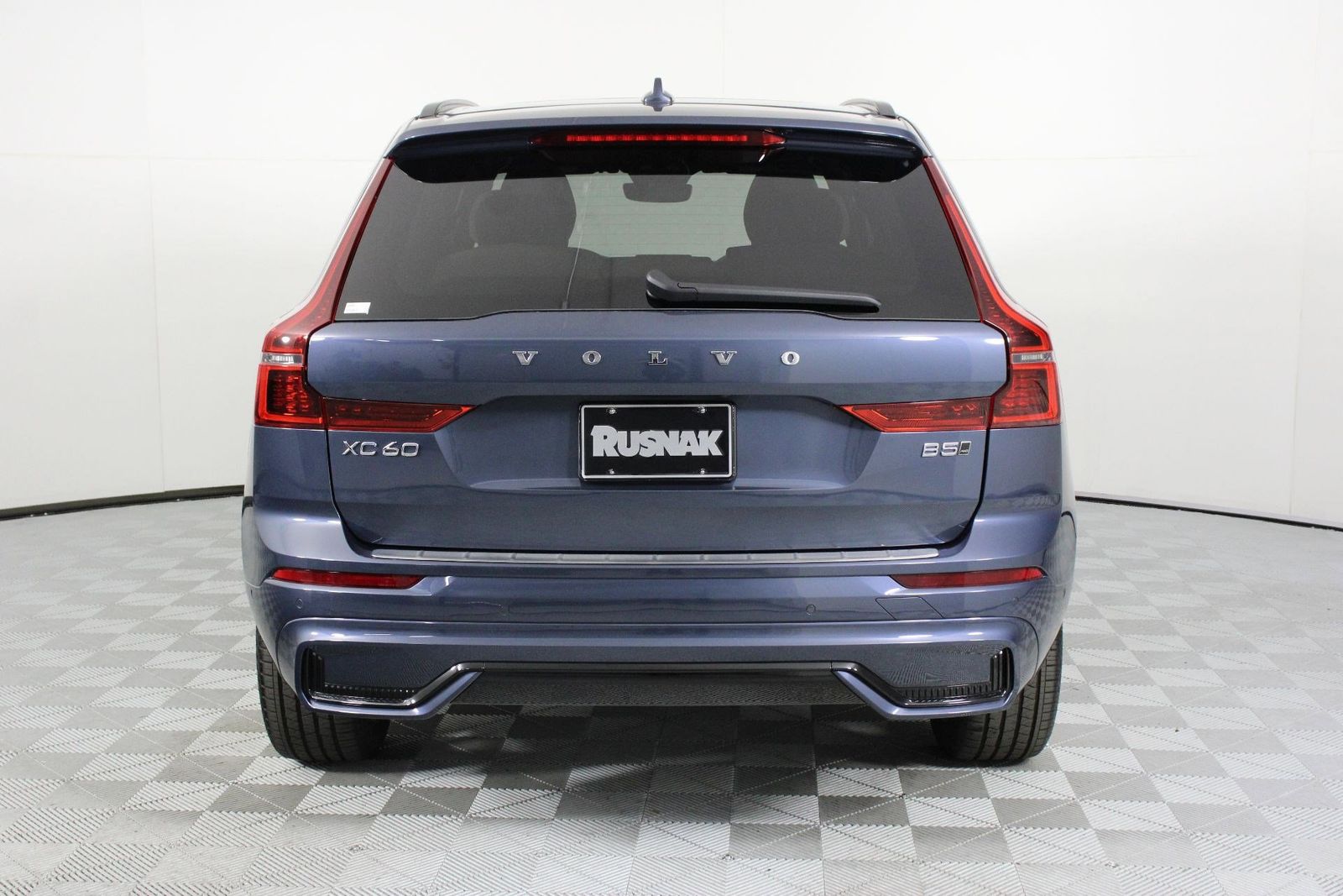 2026 Volvo XC60 B5 Plus photo 4