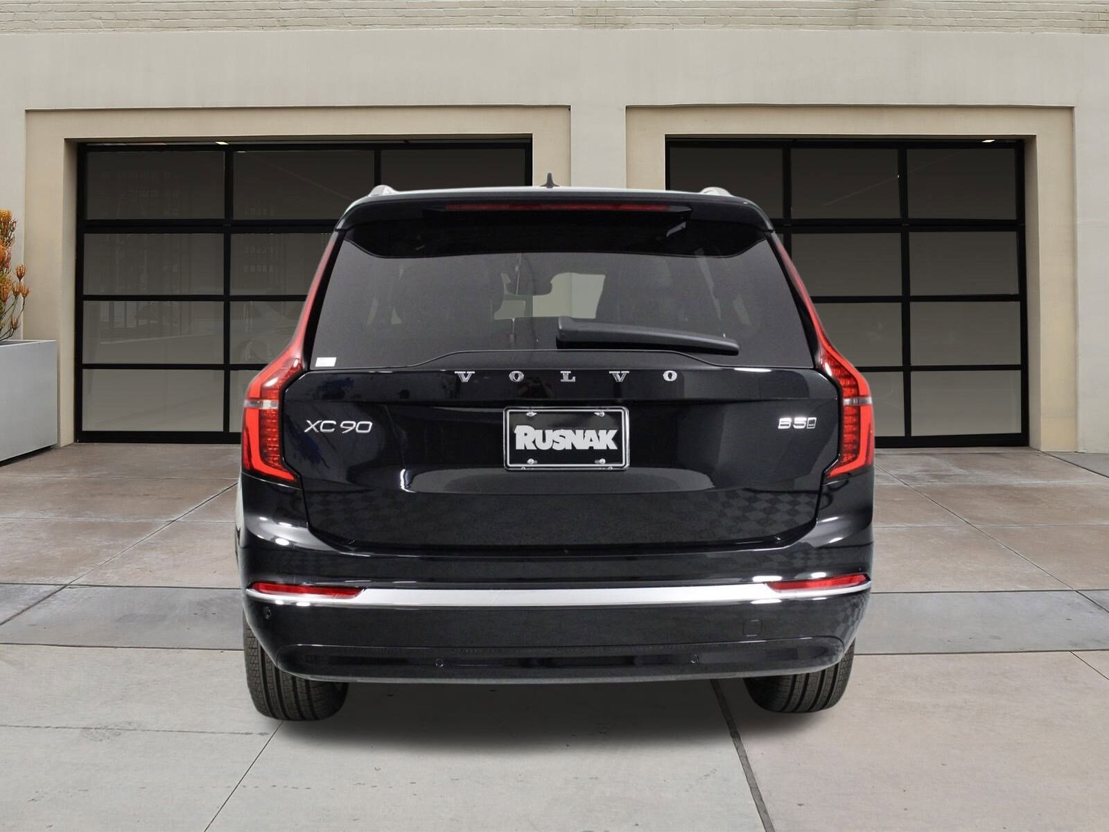 2026 Volvo XC90 B5 Plus photo 4