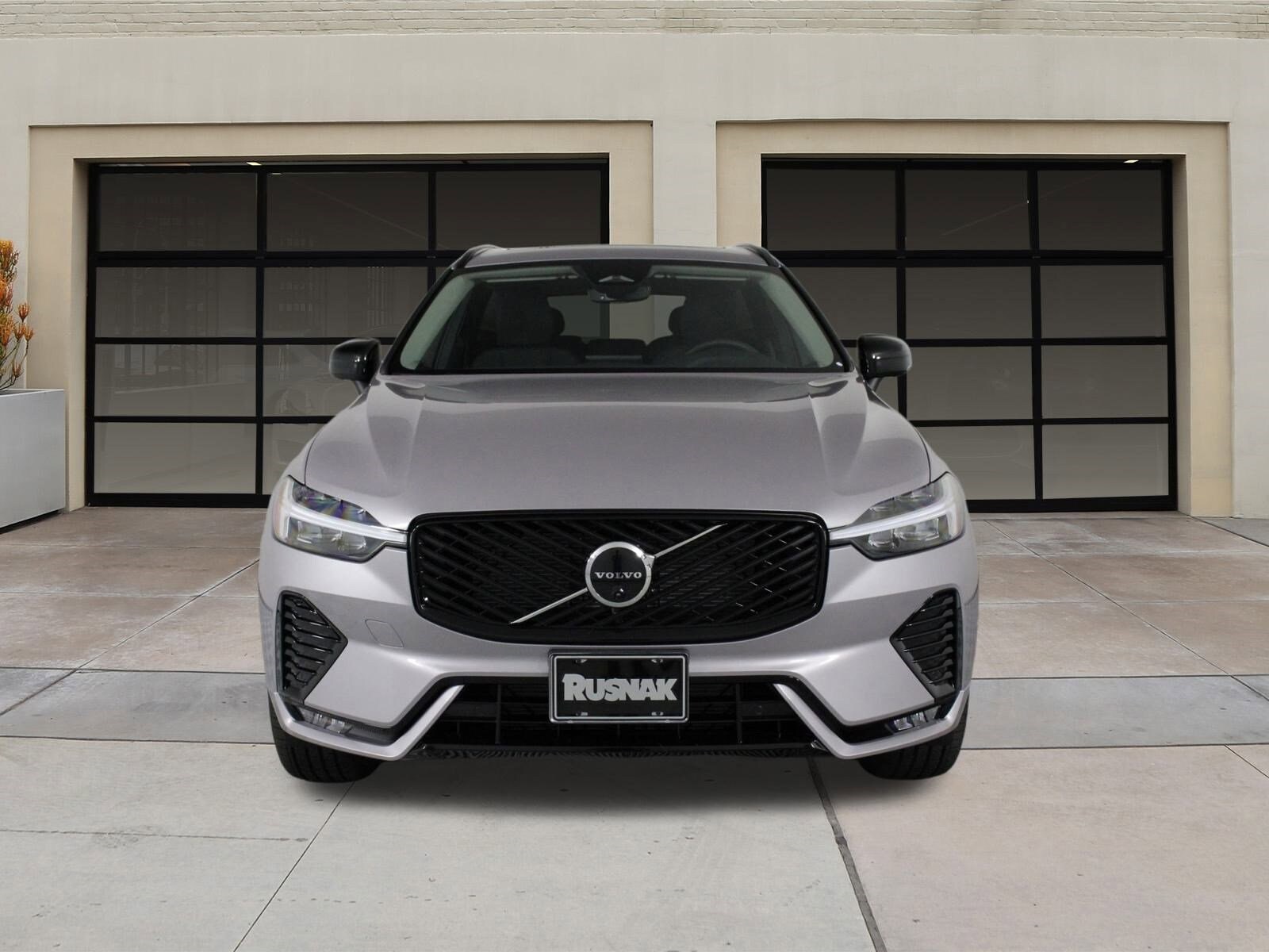 2026 Volvo XC60 B5 Plus photo 2
