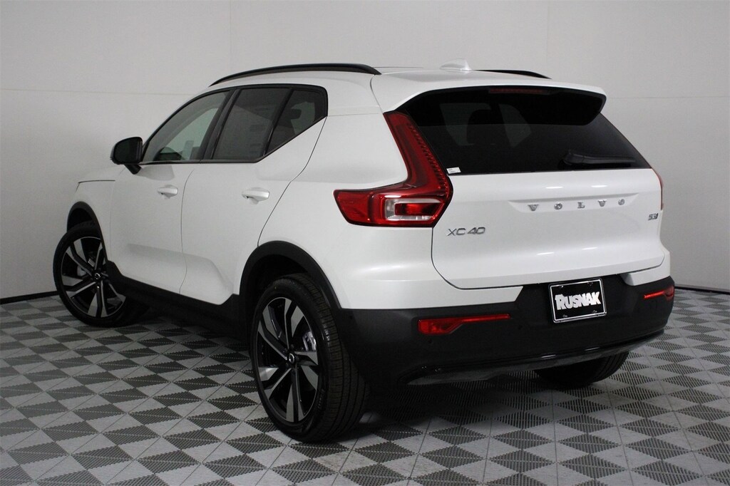 New 2026 Volvo XC40 B5 Ultra SUV