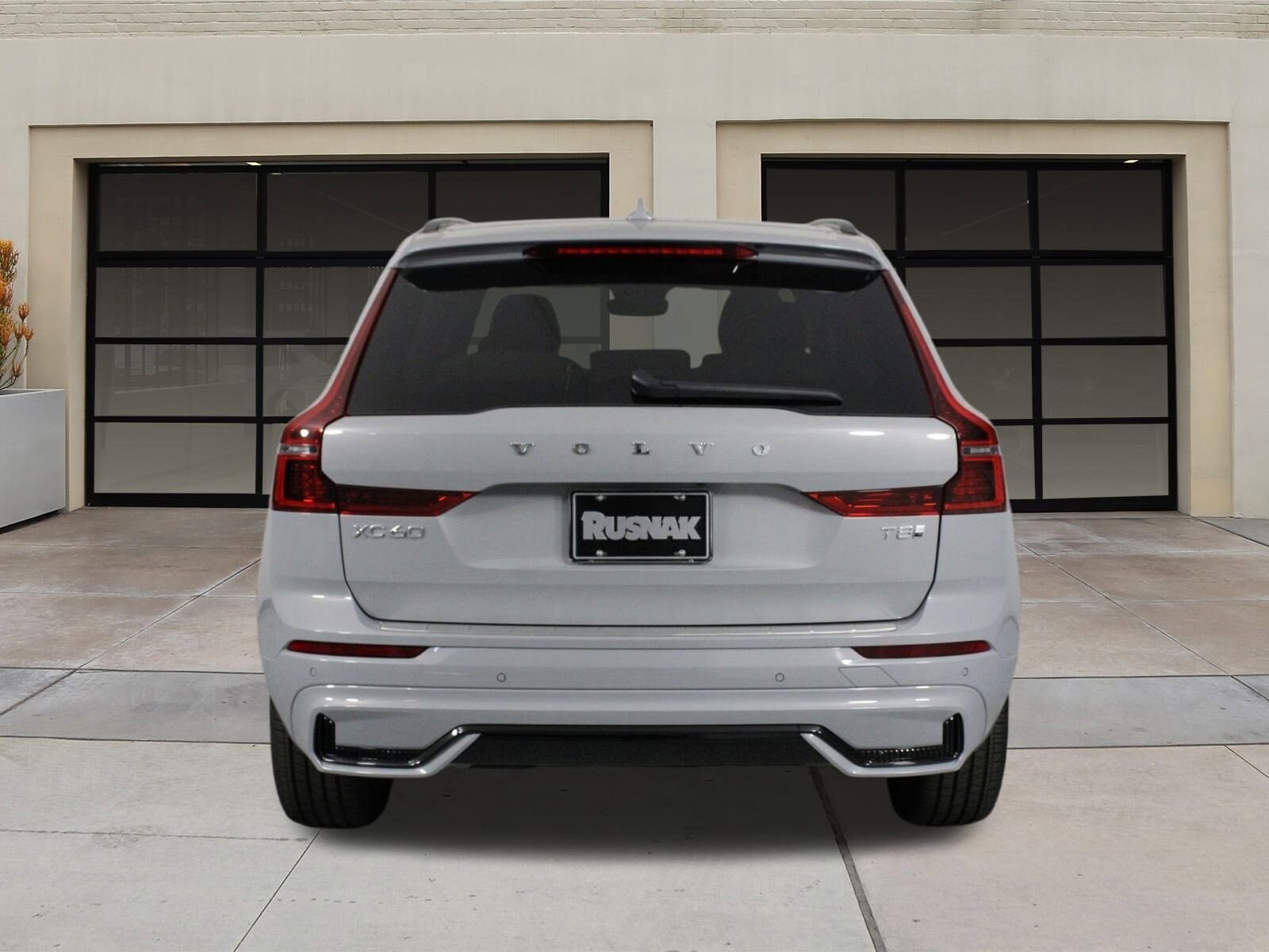 2026 Volvo XC60 T8 Plus photo 3