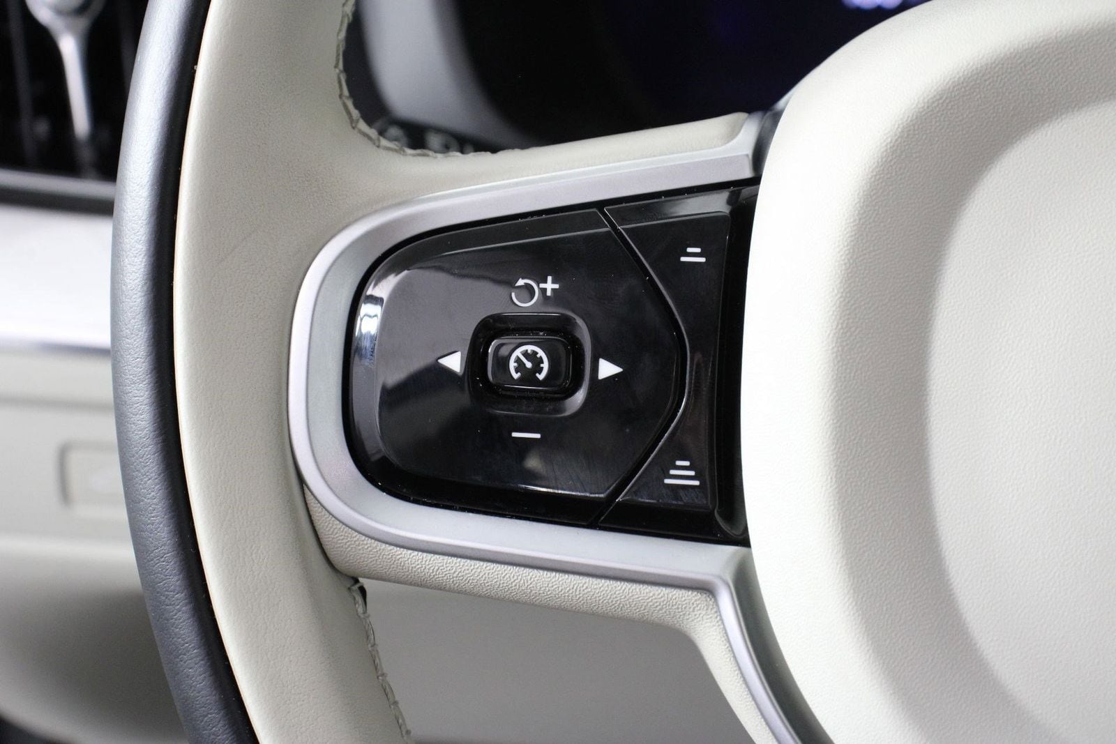 2026 Volvo XC60 Ultra - Photo 10