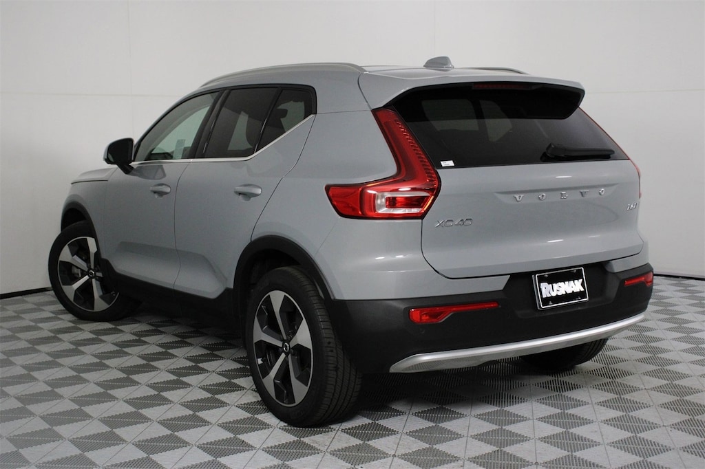 Certified 2025 Volvo XC40 B5 Core SUV