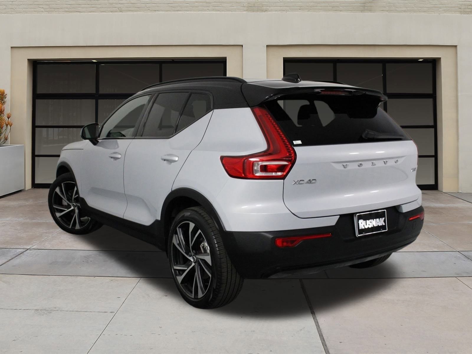 Certified 2022 Volvo XC40 R-Design with VIN YV4162UM6N2737403 for sale in Pasadena, CA
