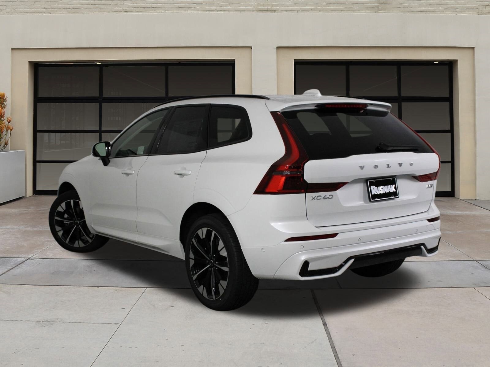 2026 Volvo XC60 B5 Plus photo 3
