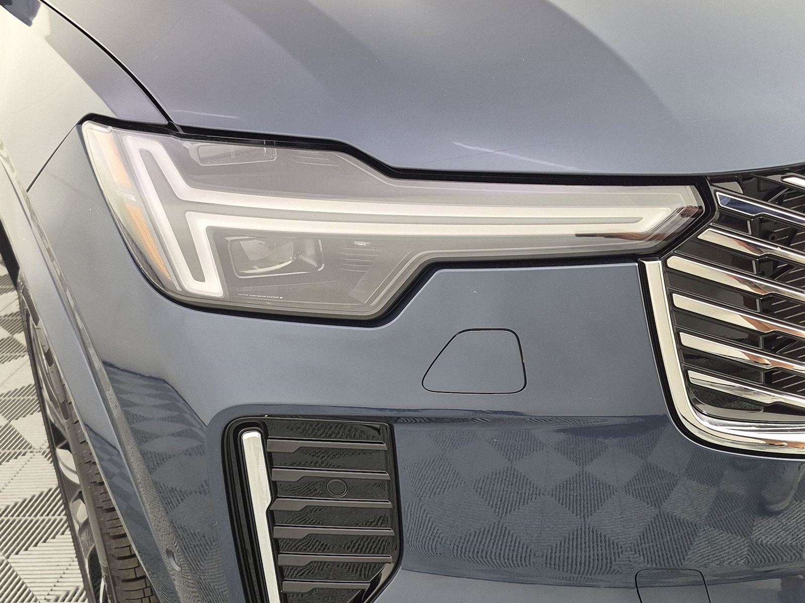 2026 Volvo XC90 Plus - Photo 23