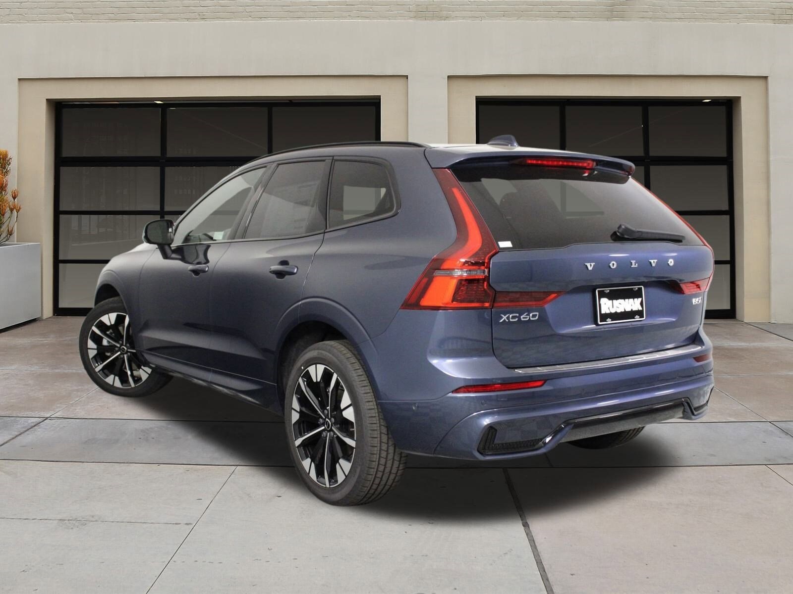 2026 Volvo XC60 B5 Plus photo 2