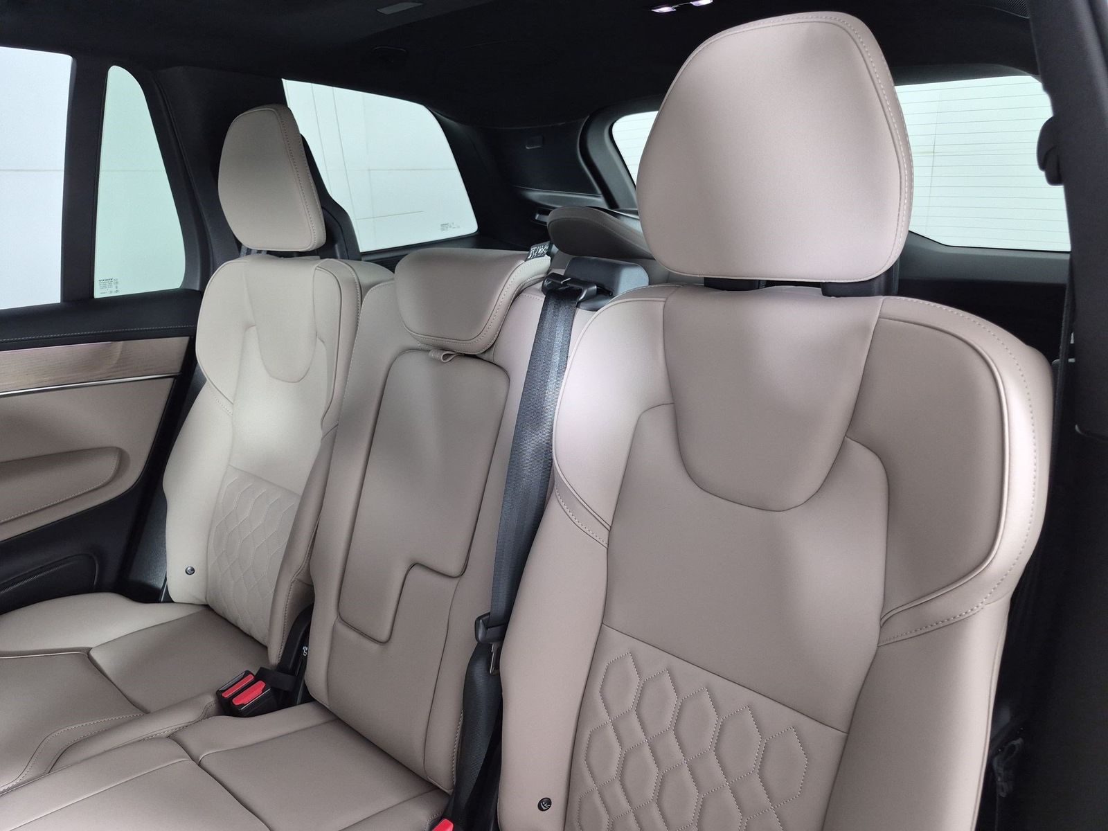 2026 Volvo XC90 Plus - Photo 29