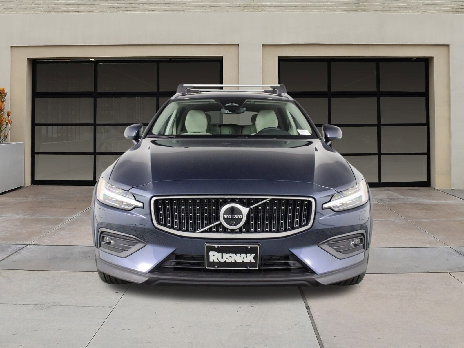 2026 Volvo V60 Cross Country B5 Plus photo 2