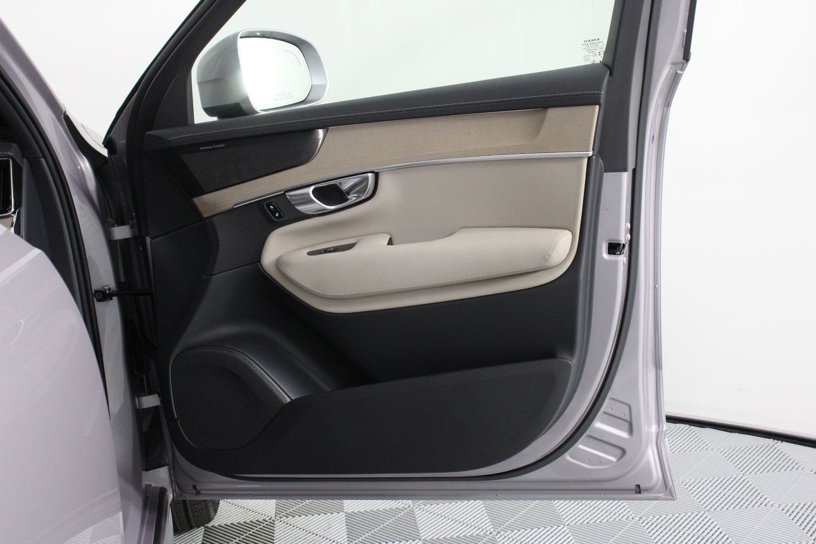2026 Volvo XC90 Plus - Photo 21