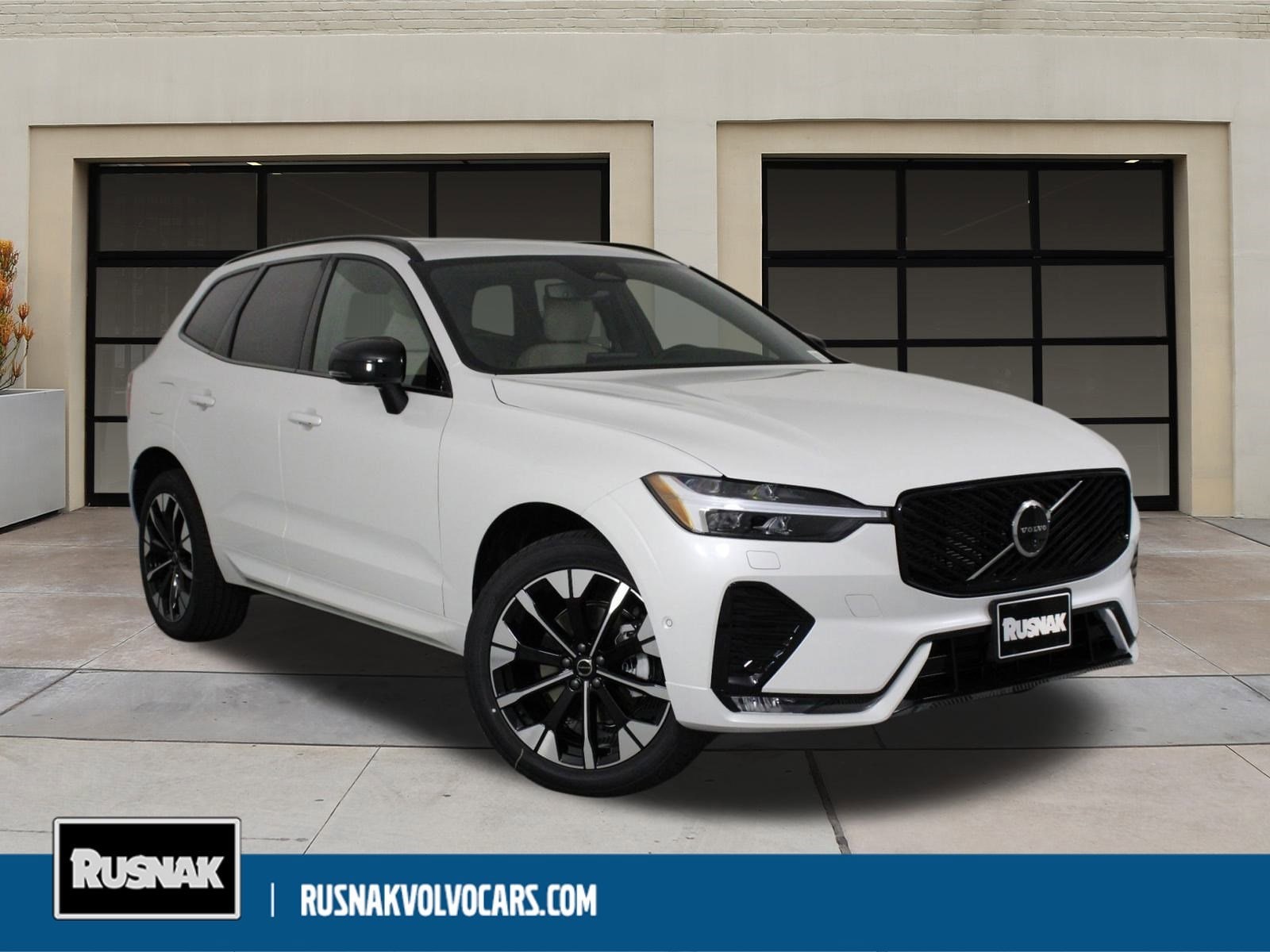 2026 Volvo XC60 Plus's photo