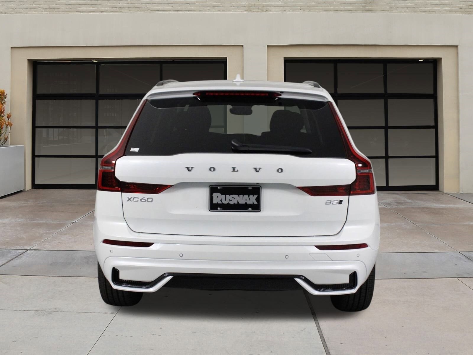 2026 Volvo XC60 B5 Plus photo 3