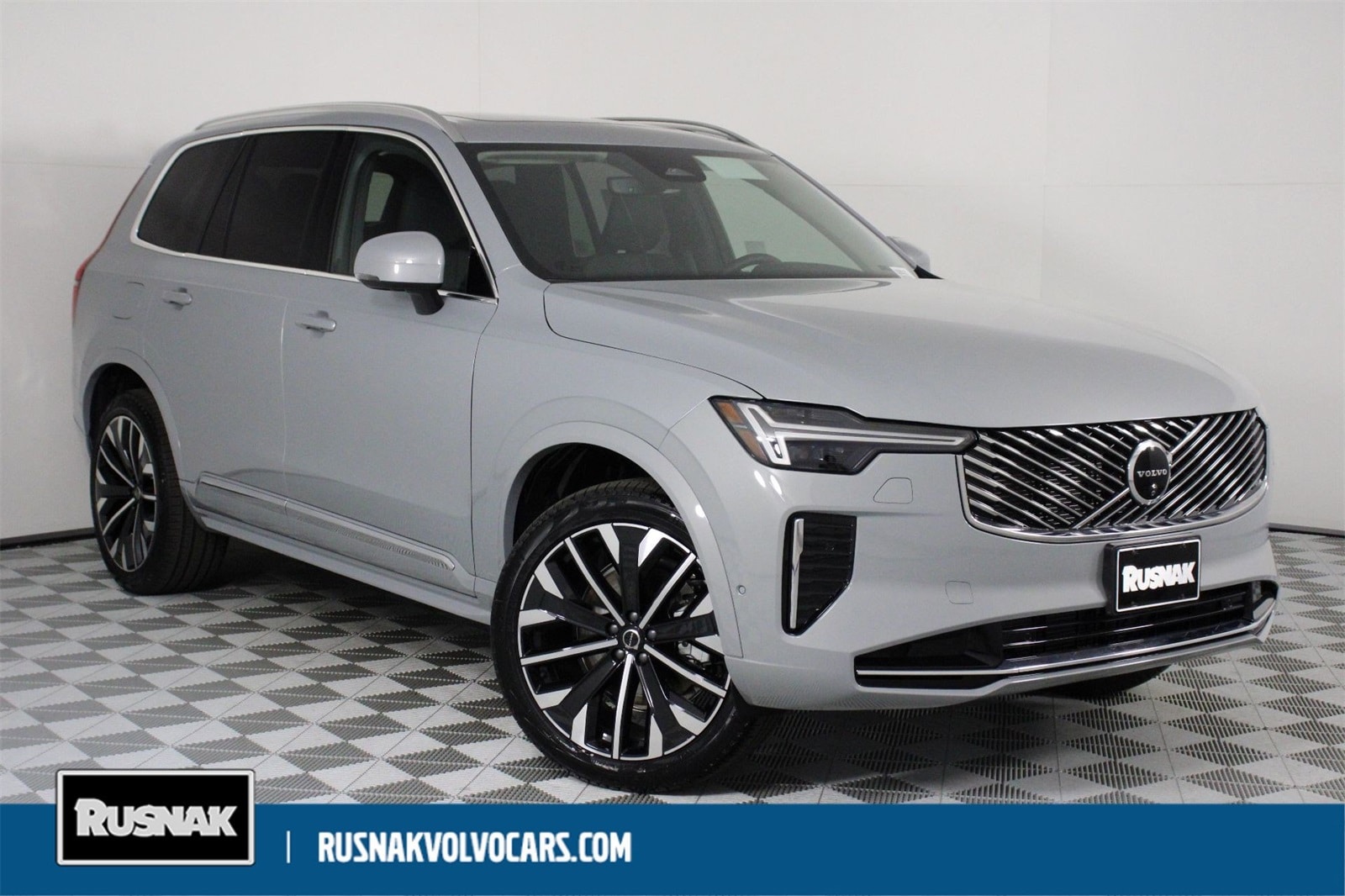 2026 Volvo XC90 Plus's photo