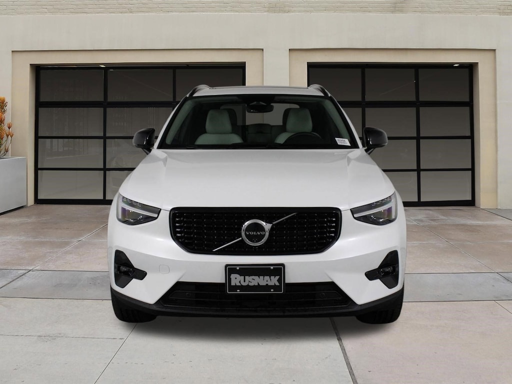 New 2026 Volvo XC40 B5 Plus SUV
