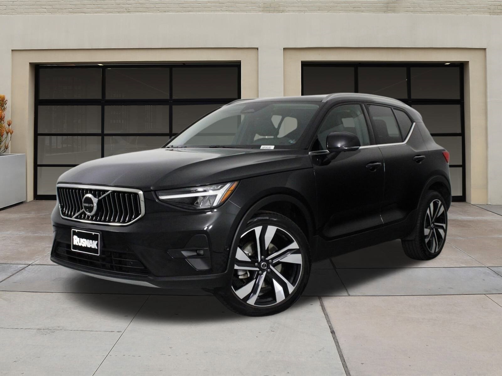 2025 Volvo XC40 Plus photo 3