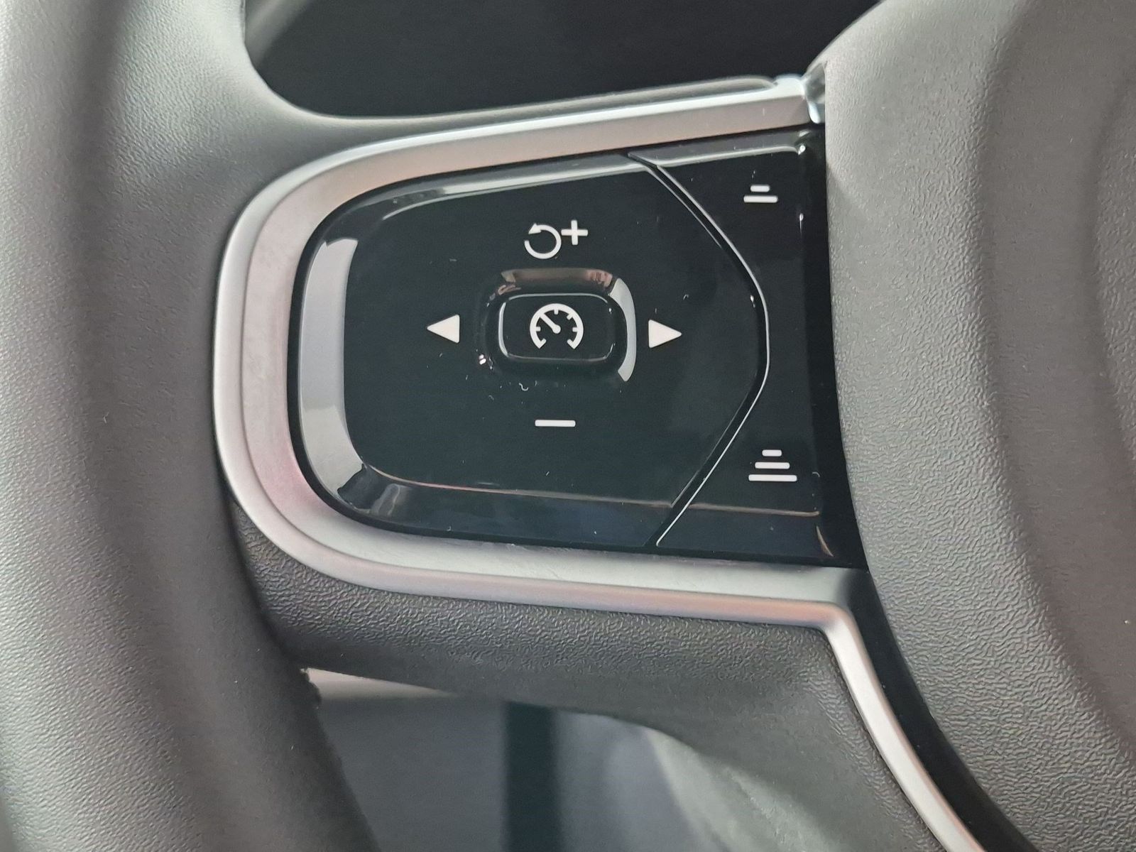 2026 Volvo XC90 Plus - Photo 9