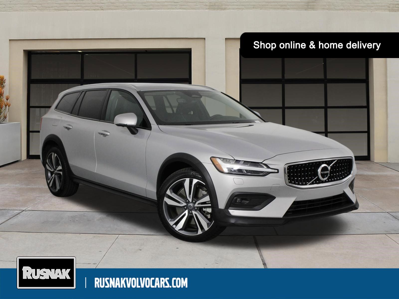 2025 Volvo V60 Cross Country B5 Plus AWD's photo
