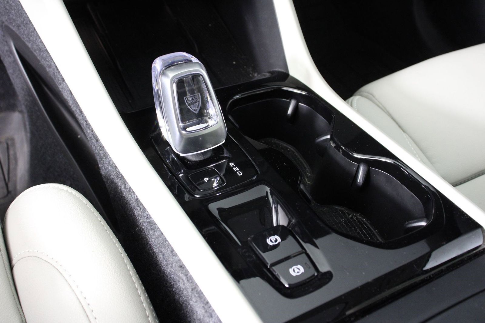 2026 Volvo XC40 Plus - Photo 15