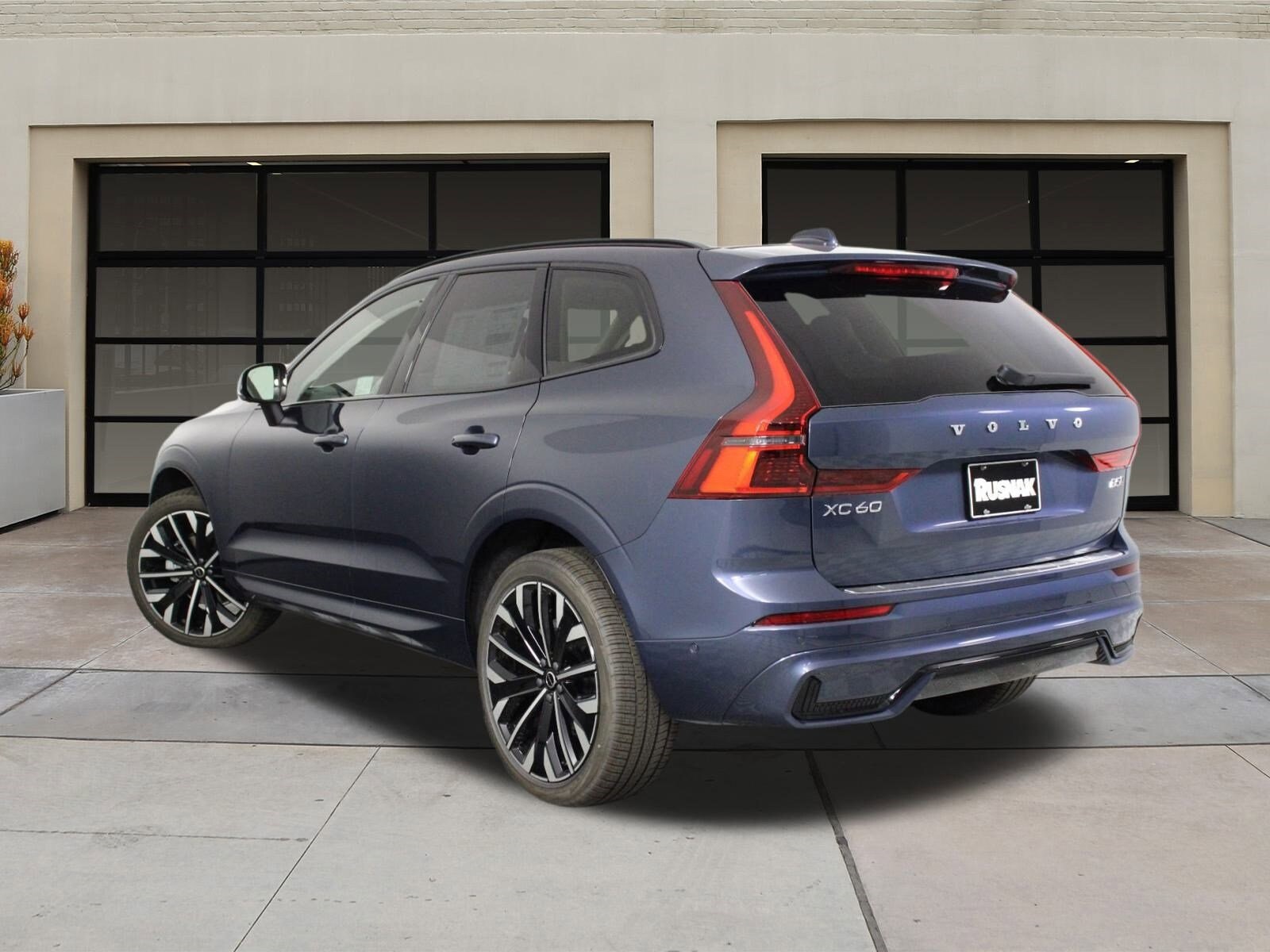 2026 Volvo XC60 B5 photo 3