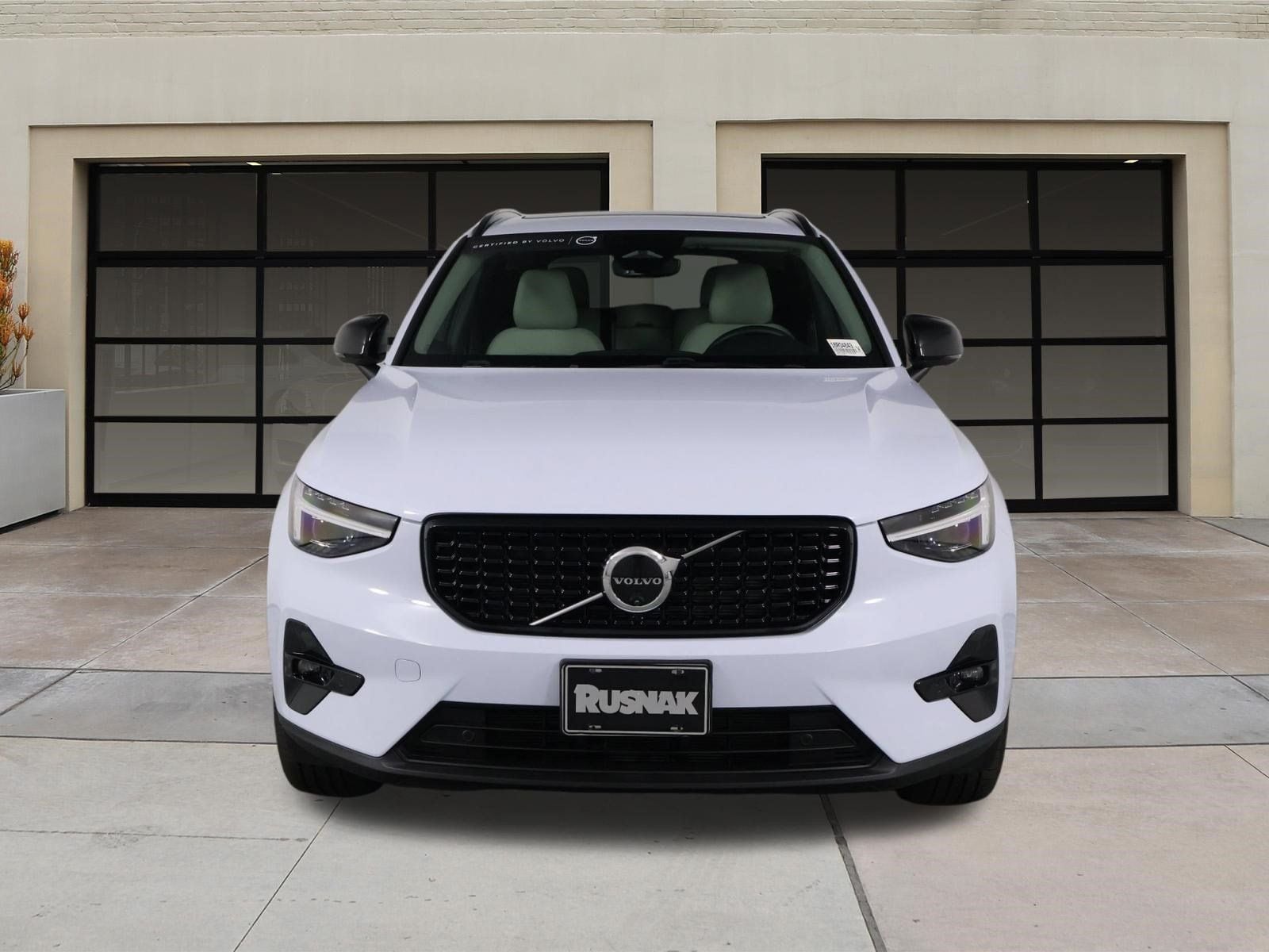 2026 Volvo XC40 Plus - Photo 6