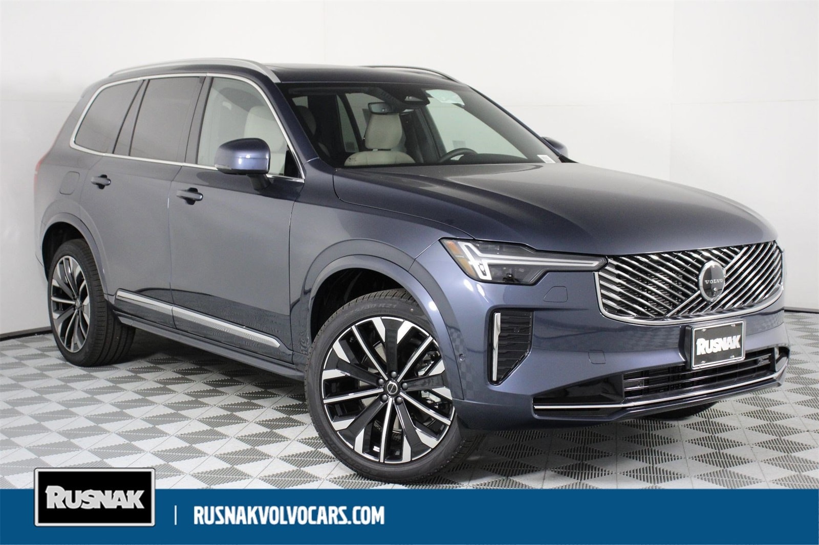 2026 Volvo XC90 Plus's photo