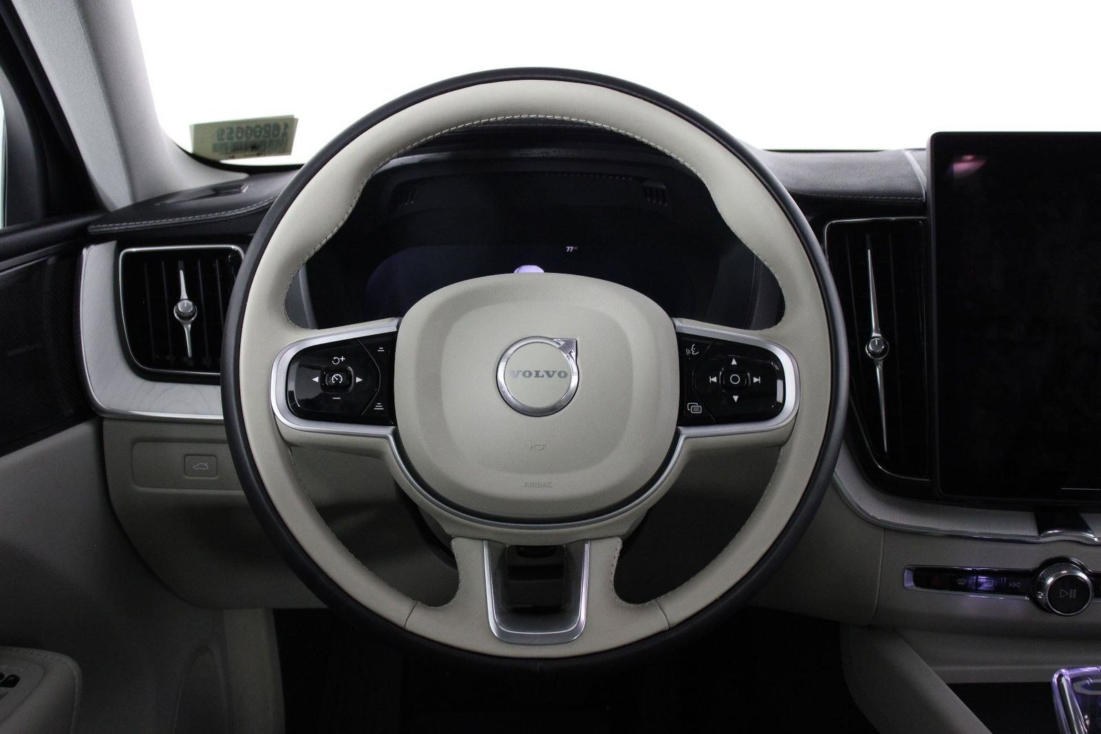 2026 Volvo XC60 B5 Ultra photo 3
