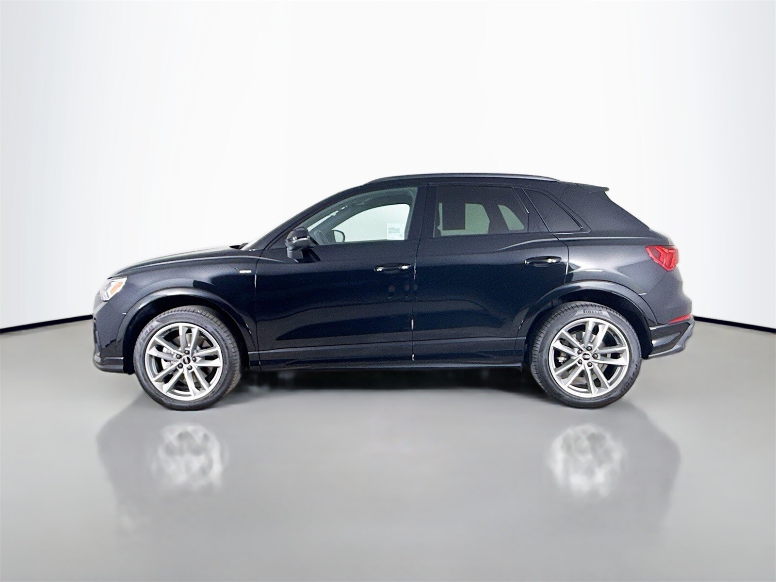 2024 Audi Q3 S line Premium photo 4